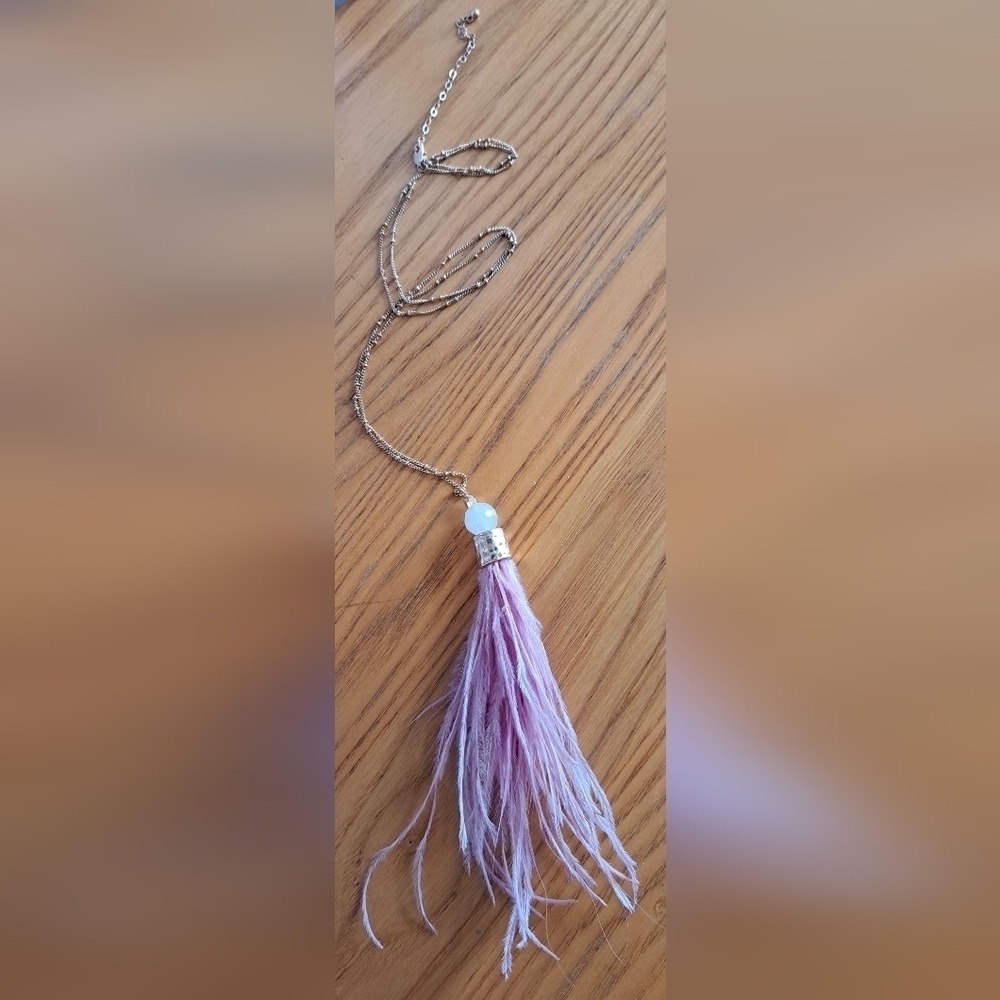 EUC Swarovski Crystal & Pink Ostrich Feather Boho Gold Tone Necklace Jewelry